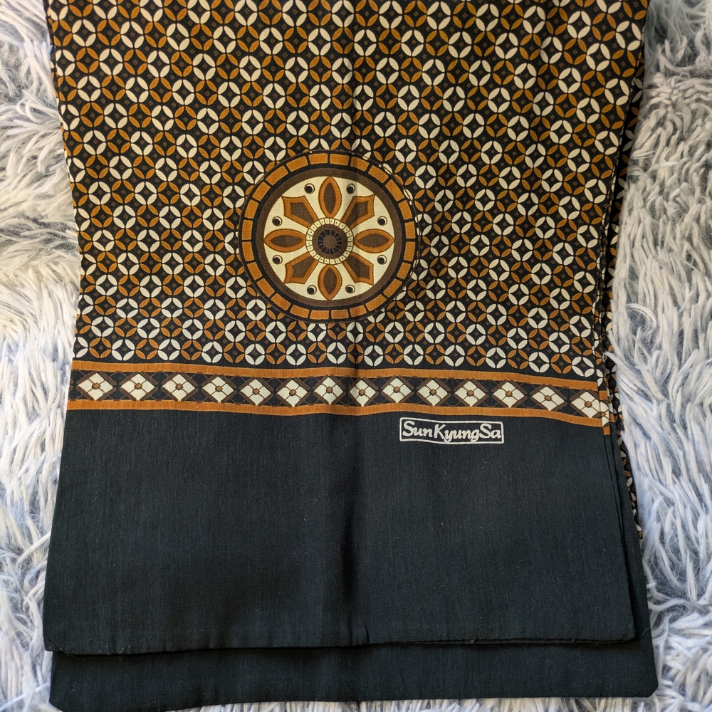 Sun Kyung Sa Geometric Pattern Scarf